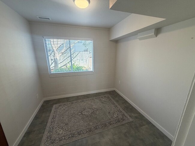 Building Photo - Spacious 4 Bedroom | 3 Bathroom | House in Curtis Park