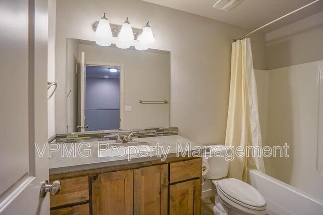 Building Photo - 137 N 44th Pl