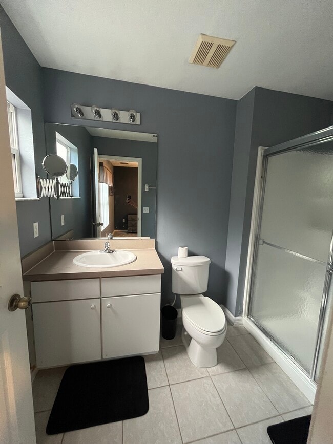 Master bathroom - 4774 Vero Beach Pl