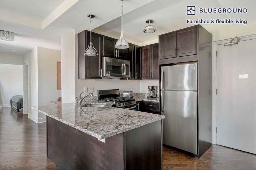 Building Photo - 1400 N Lake Shore Dr