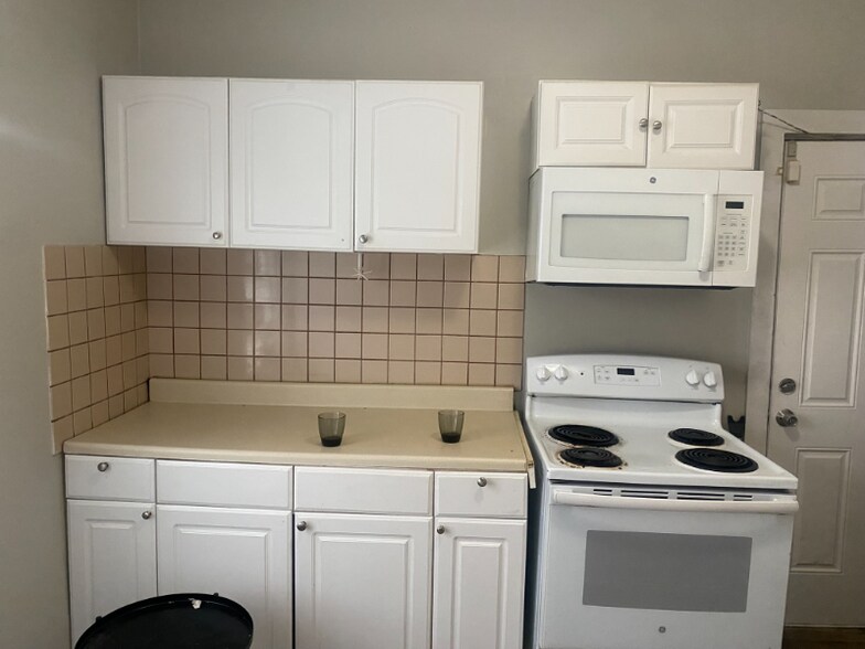 Building Photo - 15521 Log Cabin St