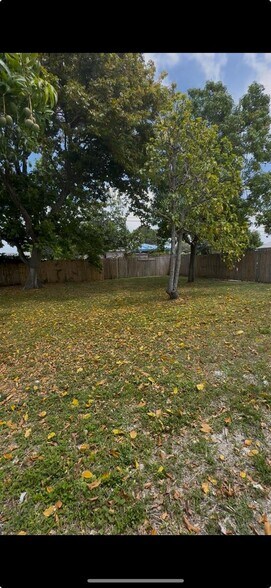 Building Photo - 1783 Lauderdale Manor Dr