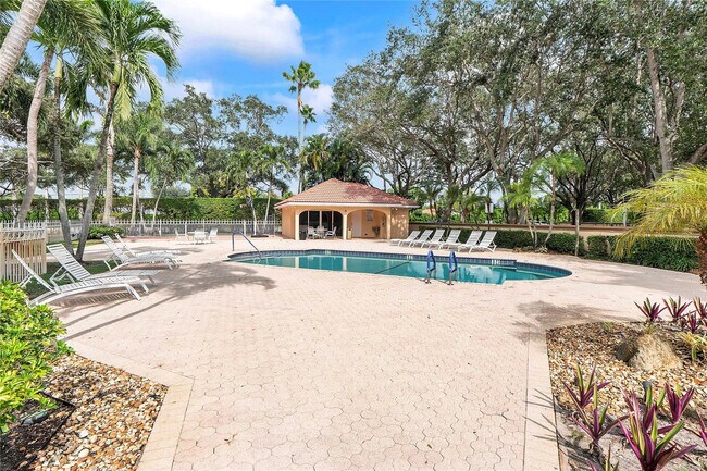 Building Photo - 9664 Royal Palm Blvd