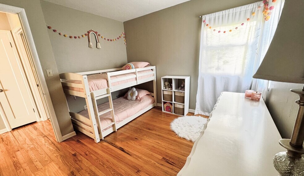 Building Photo - 217 Eastwood Dr