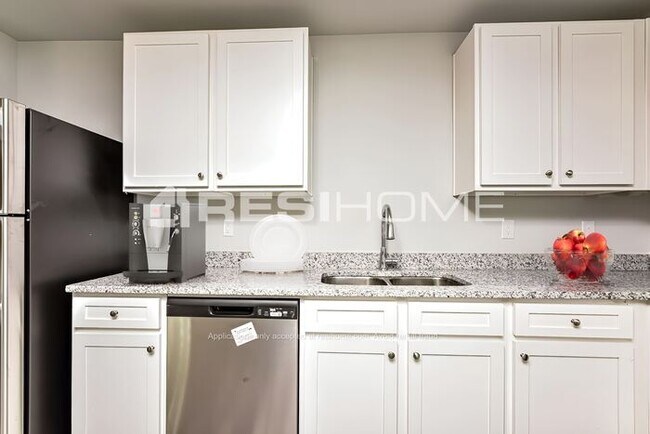 Building Photo - 109 Wellbrook Ct NE