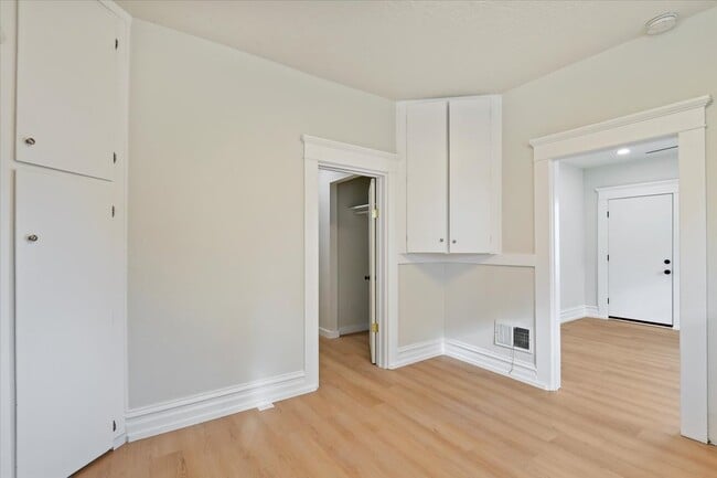 Building Photo - 309 N Commercial Ave