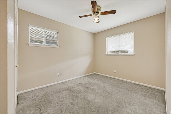 Building Photo - 3816 Newton Dr