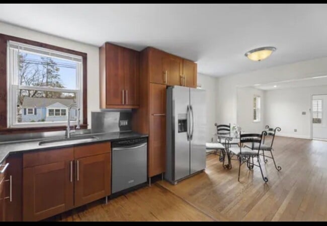 Building Photo - 244 Judwin Ave