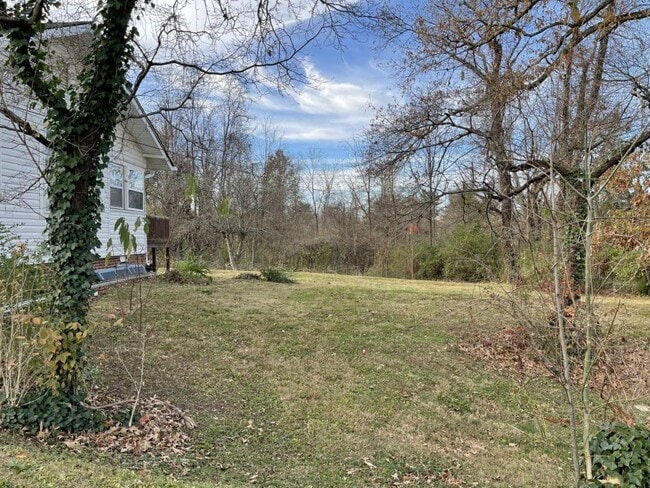 Building Photo - 1601 E Unaka Ave