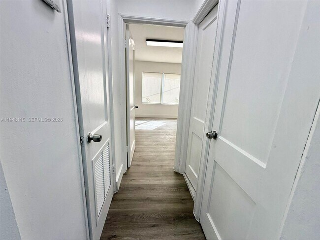 Building Photo - 1845 Dixieana St