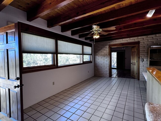 Building Photo - 5 Oriente Ct
