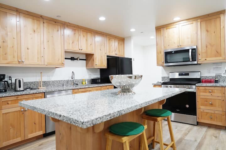 Building Photo - 16701 Sandalwood
