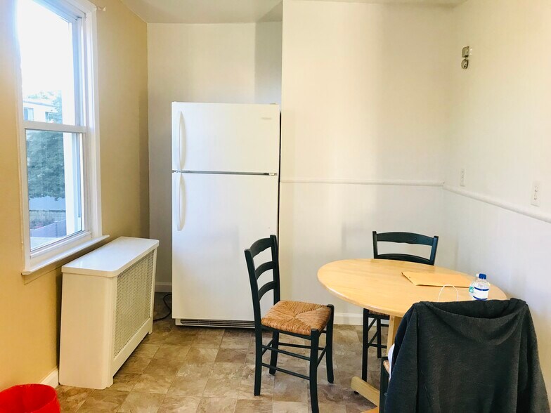 Building Photo - 362 E 235th St