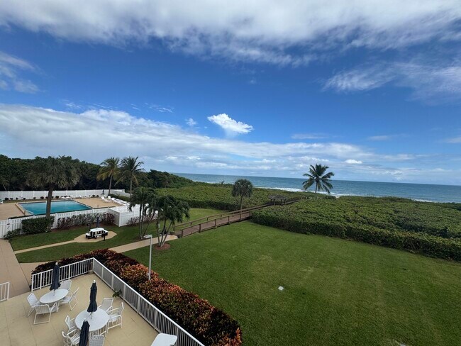 Building Photo - 3200 N Hwy A1A