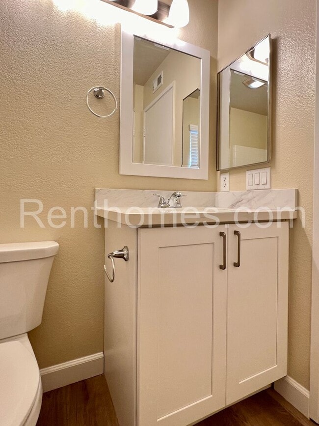 Building Photo - 11881 Spruce Run Dr