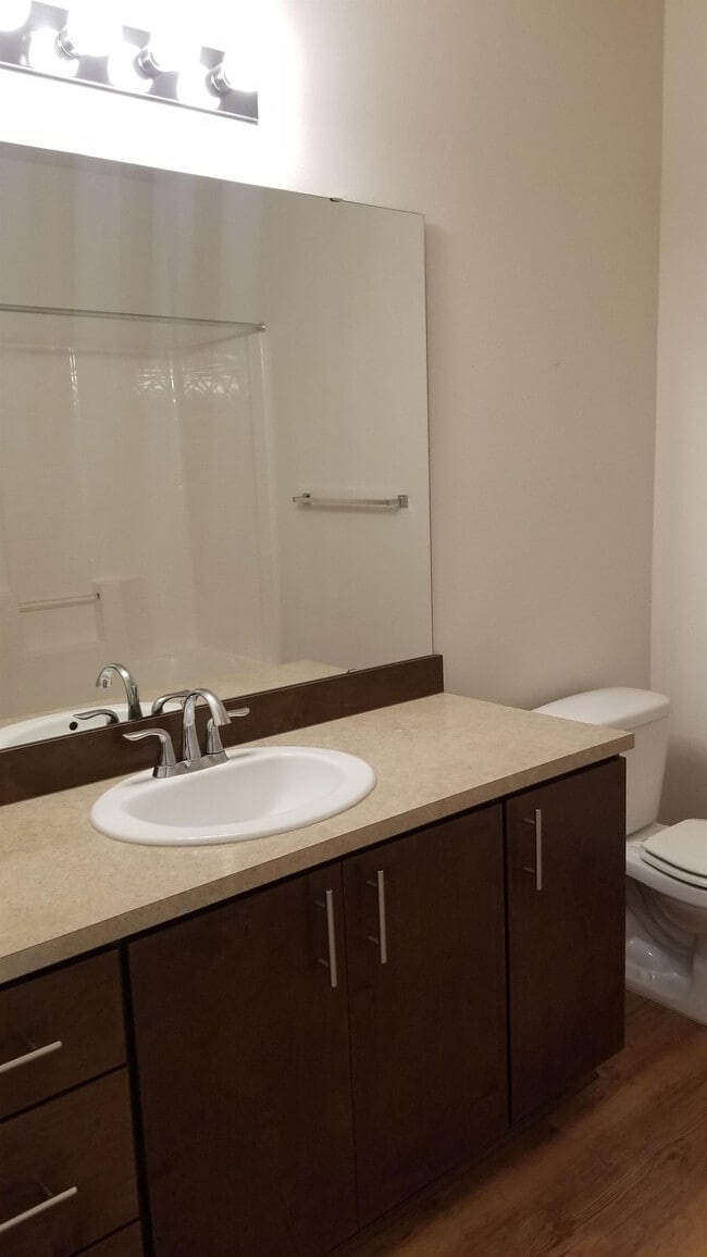 Building Photo - 15720 Manor Way