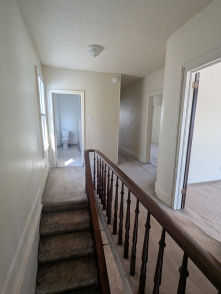 Building Photo - 43 Willow St