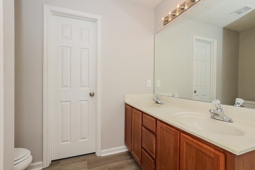 Building Photo - 1114 Sima Shabat Ct