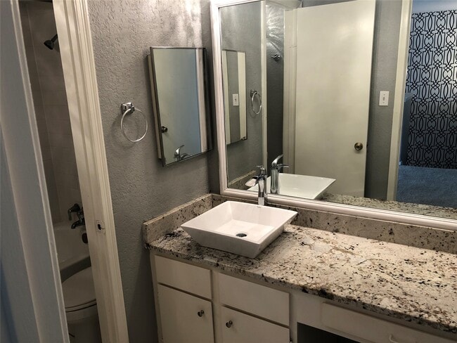 Building Photo - 10615 Briar Forest Dr