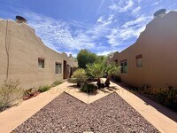 Building Photo - 1628 N Venice Ave