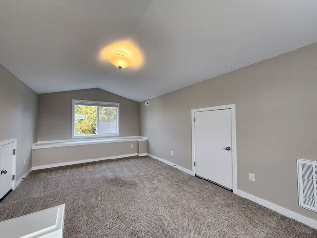 Building Photo - FIRST  FULL  MONTH'S   RENT  FREE     Lovely 2019 single-family home in Newberg