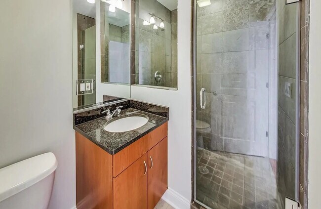 Building Photo - Comfortable Living in a Desirable Area