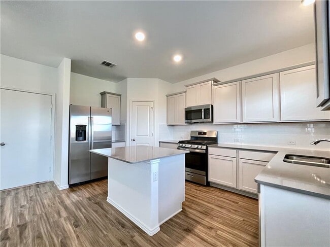 Building Photo - 118 Canley Lp