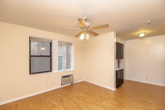 Building Photo - 1504 N Dearborn Pkwy