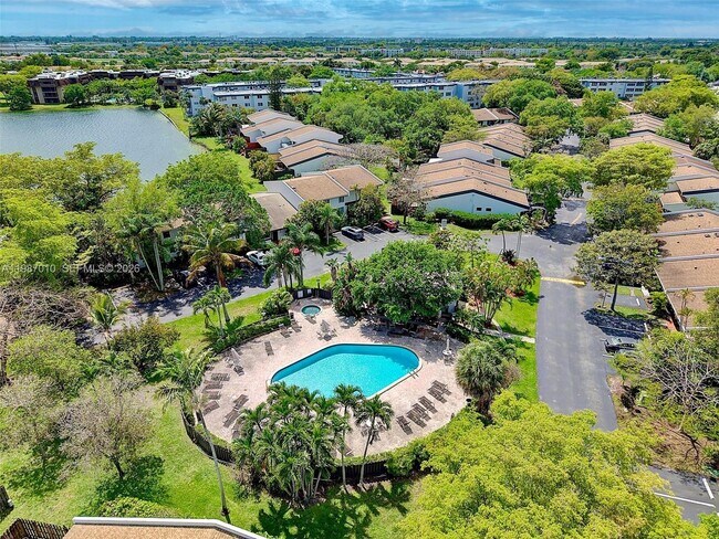 Building Photo - 518 NE 199th Ln