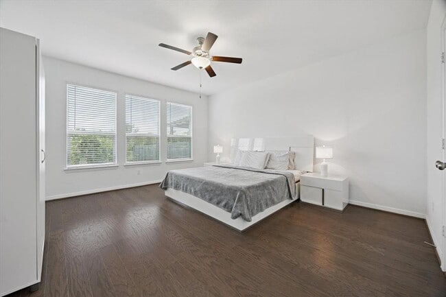 Building Photo - 209 Crimson Rose Ct