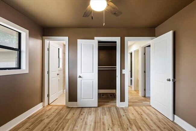 Building Photo - 3 Bedroom, 1.5 Bath Beauty!