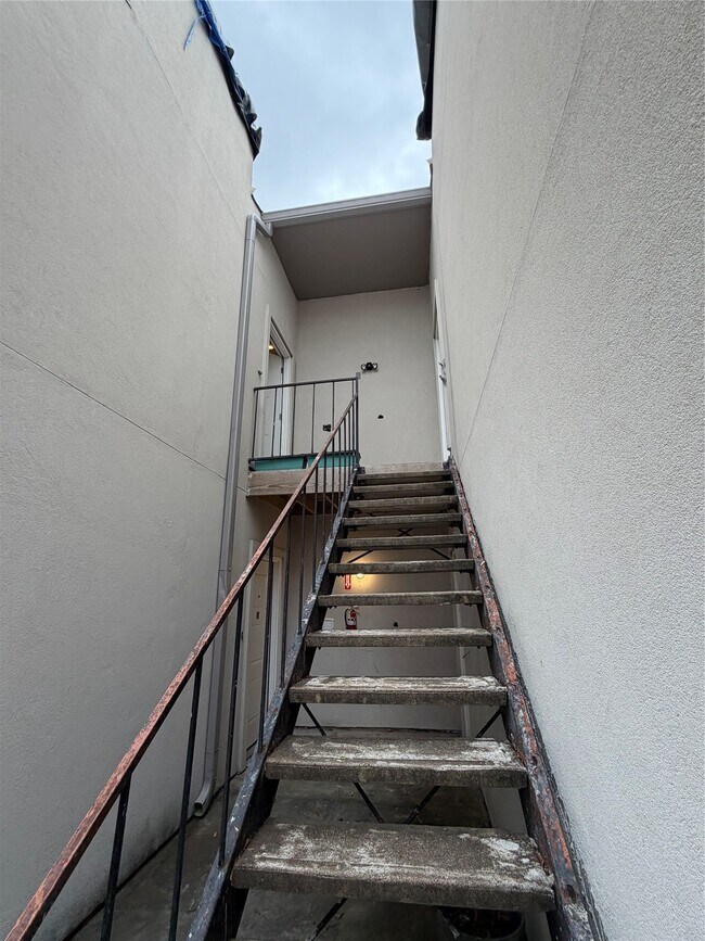 Building Photo - 2425 Augusta Dr