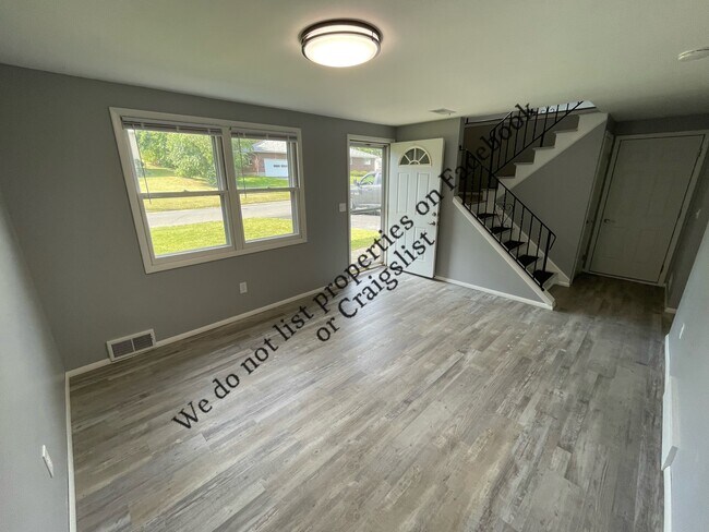 Building Photo - 13 Pawling St