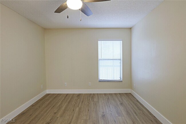 Building Photo - 5331 Summerlin Rd