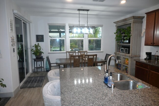 Building Photo - 10060 Carinata Dr