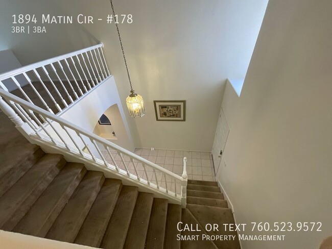 Building Photo - Upgraded Town Home 3BR/2.5BA  Great Locati...