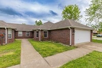Building Photo - ***255 B ravenwood Blvd***