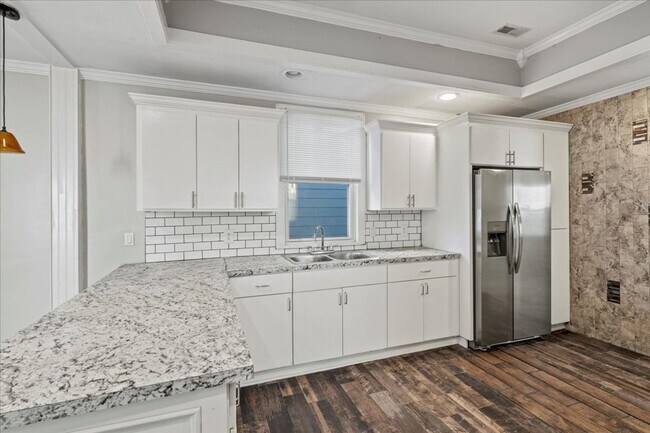 Building Photo - 1622 N Rural St