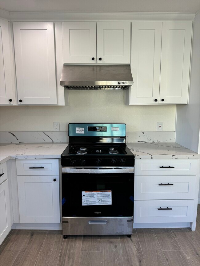 Building Photo - 7950 4th St