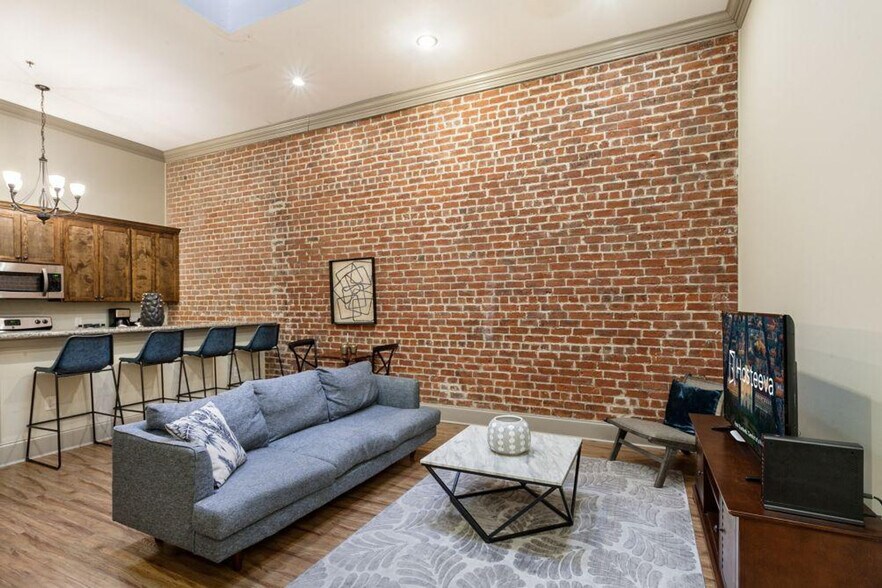 Primary Photo - 30 Baronne St