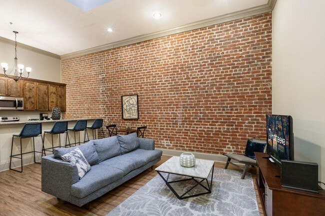 Building Photo - 828 Gravier St