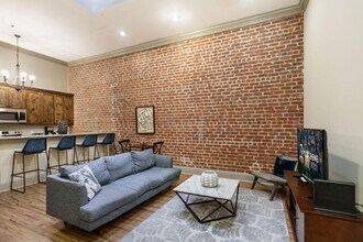 Building Photo - 828 Gravier St
