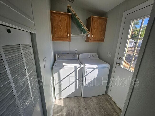 Building Photo - 725 S 97th Way