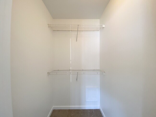 Building Photo - Spacious Three Bedroom Condo Located at The Reserve at Woodbridge!