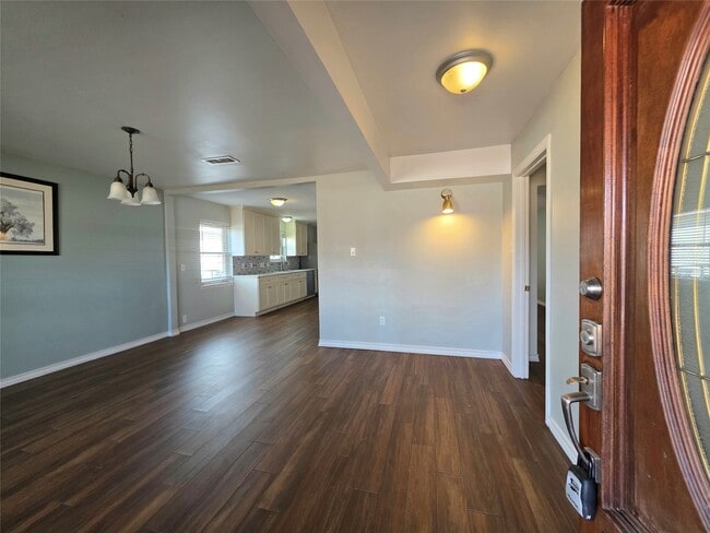 Building Photo - 3227 Dalview St