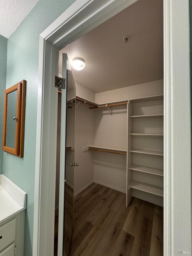 Building Photo - 511 Lighthouse Dr