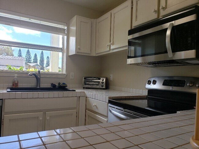 Building Photo - Beautiful Fully Furnished Condo