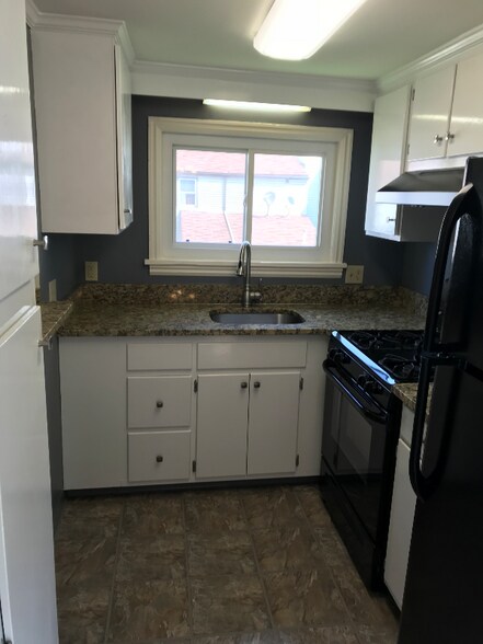 Building Photo - 536 Linden St