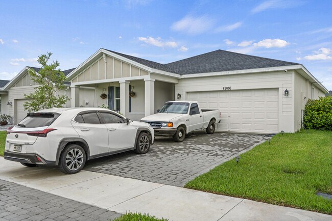 Building Photo - 8906 Dahlia Cir