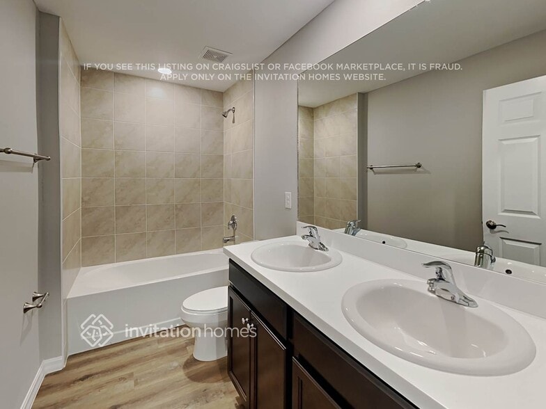 Building Photo - 241 NW 15th Pl